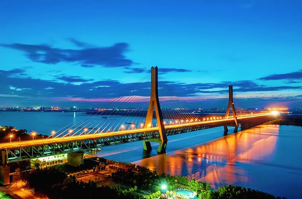 武汉天兴洲长江大桥为何成为中国造价最昂贵的长江大桥的？